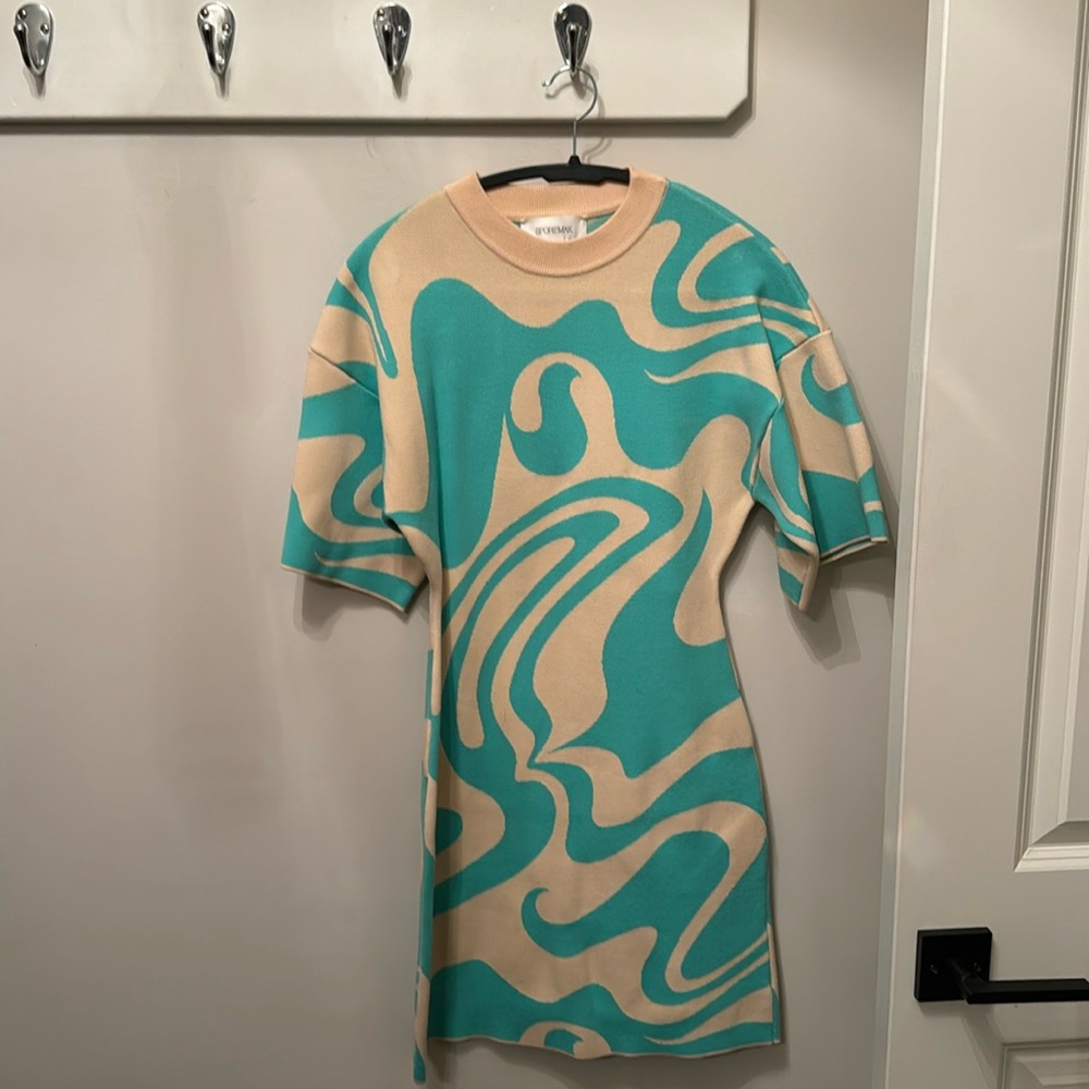 MaxMara SportMax dress. Size XS but will fit a small. Never been worn!